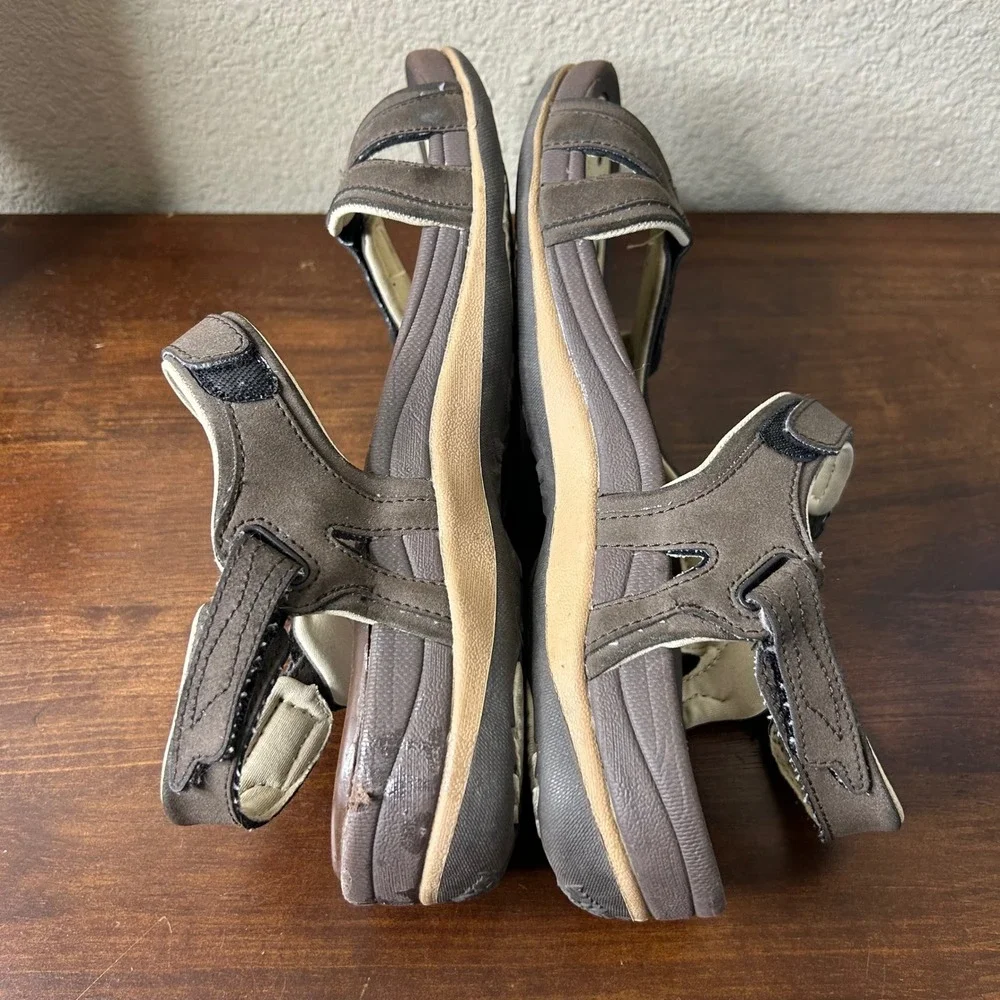 Gold Pigeon Sandals Size 38 US 7.5 Brown‎ Butterfly Comfort Sport G9179W